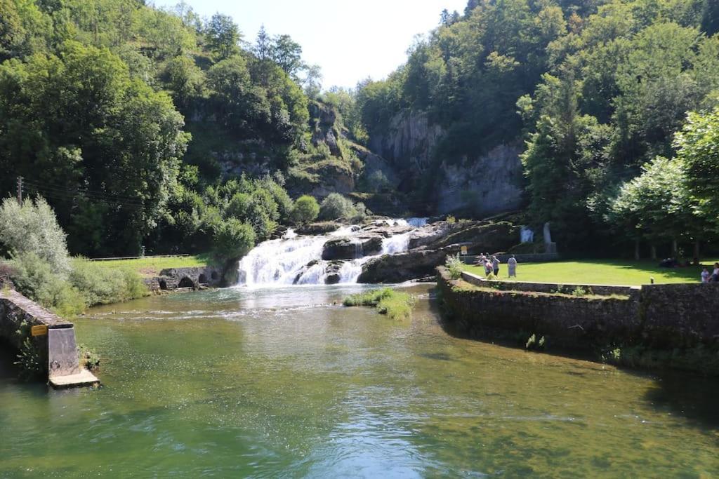 Au Coeur Du Jura, Logement Au Calme Champagnole Exteriör bild